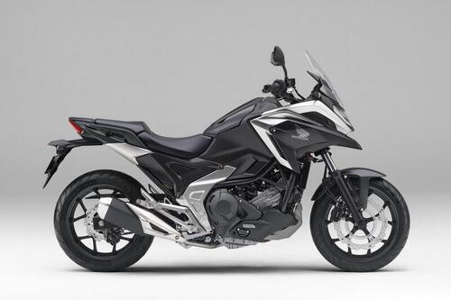 Honda NC750X, la 2021 arriverà in Giappone. Colori e prezzi (4)