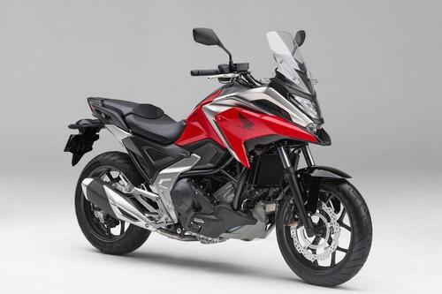 Honda NC750X, la 2021 arriverà in Giappone. Colori e prezzi (5)