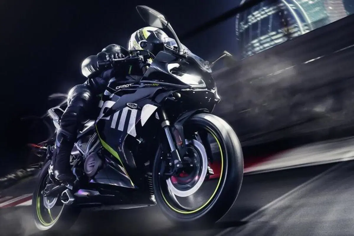 La sportiva CFMoto 300SR arriva in Europa (7)