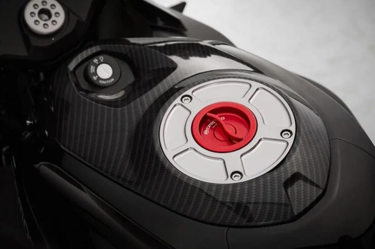 La sportiva CFMoto 300SR arriva in Europa
