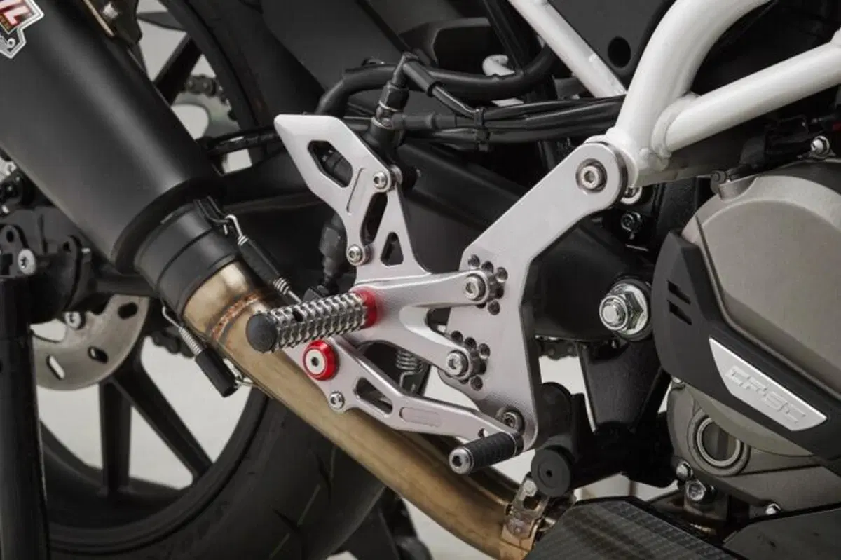 La sportiva CFMoto 300SR arriva in Europa (3)