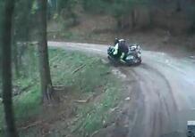 Moto crash: con la BMW GS sullo sterrato, ma qualcosa va storto [VIDEO VIRALE]