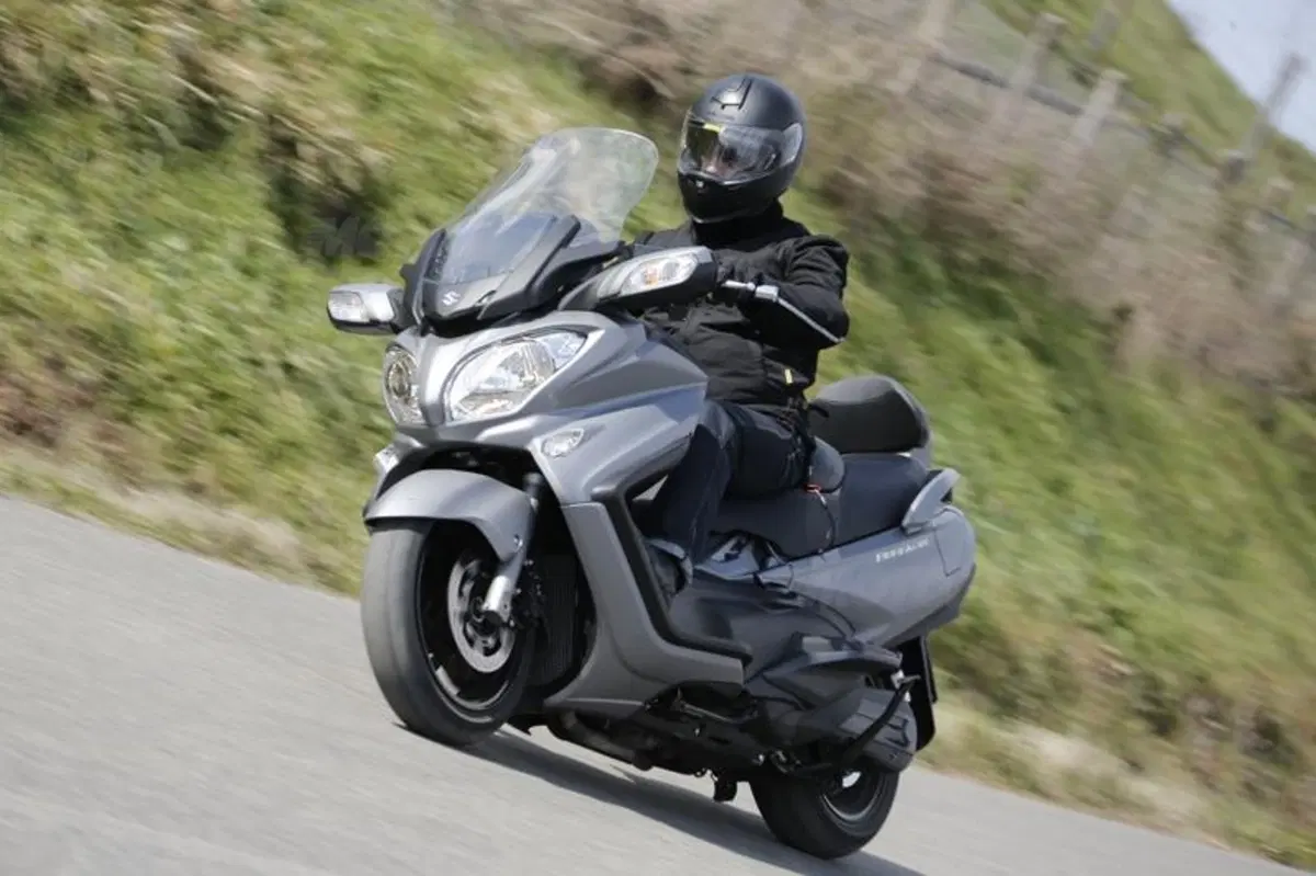 Suzuki Burgman 650 Executive  (2)