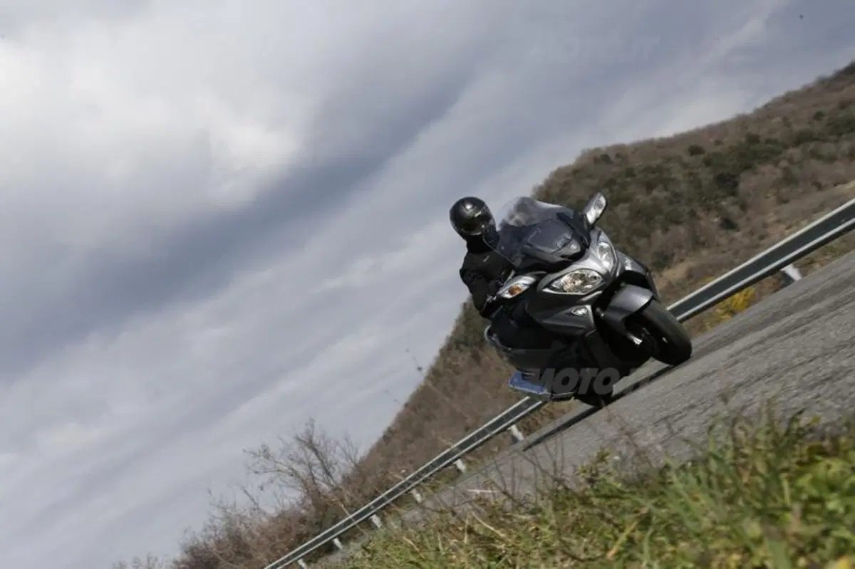 Suzuki Burgman 650 Executive  (3)