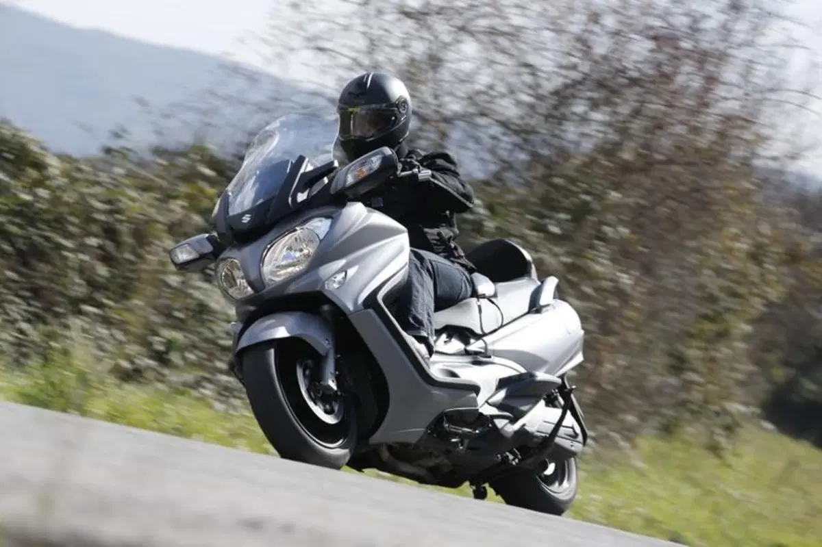 Suzuki Burgman 650 Executive  (6)