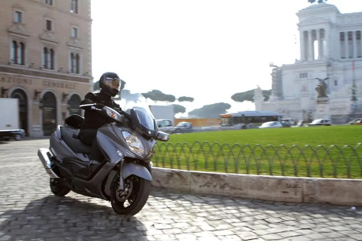 Suzuki Burgman 650 Executive  (9)
