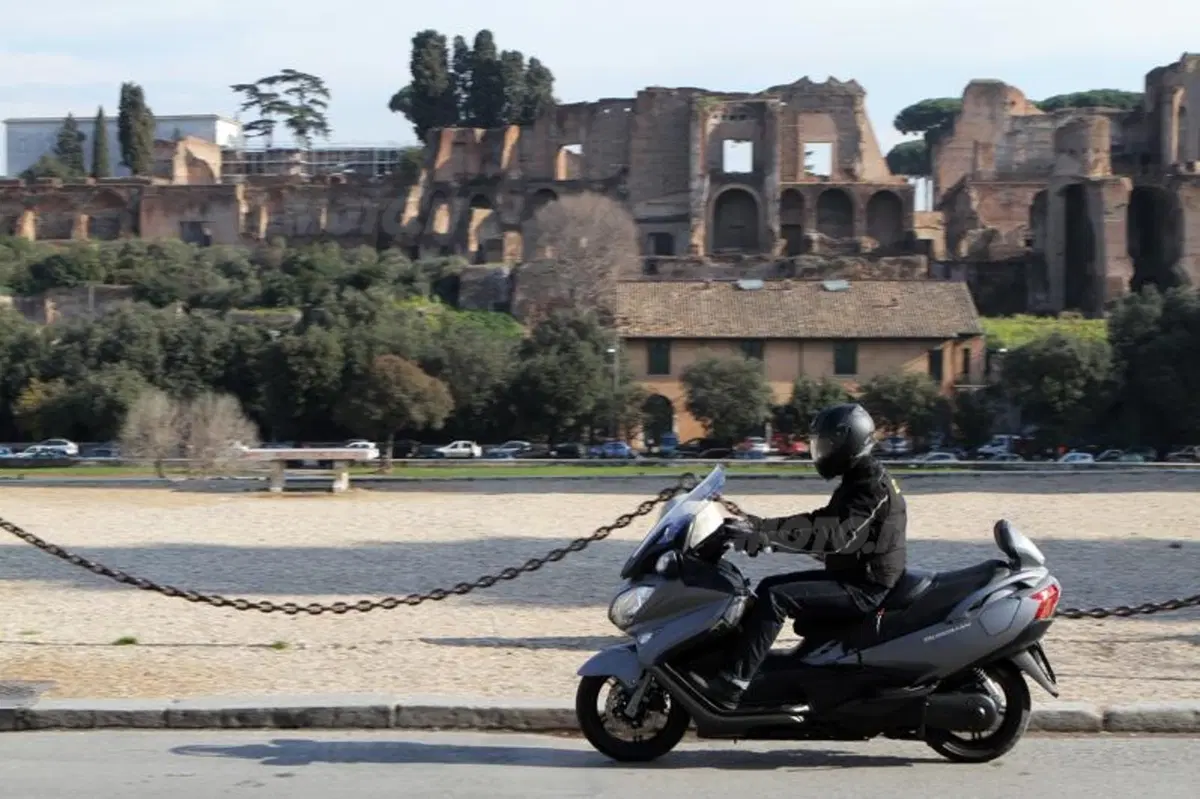 Suzuki Burgman 650 Executive  (10)