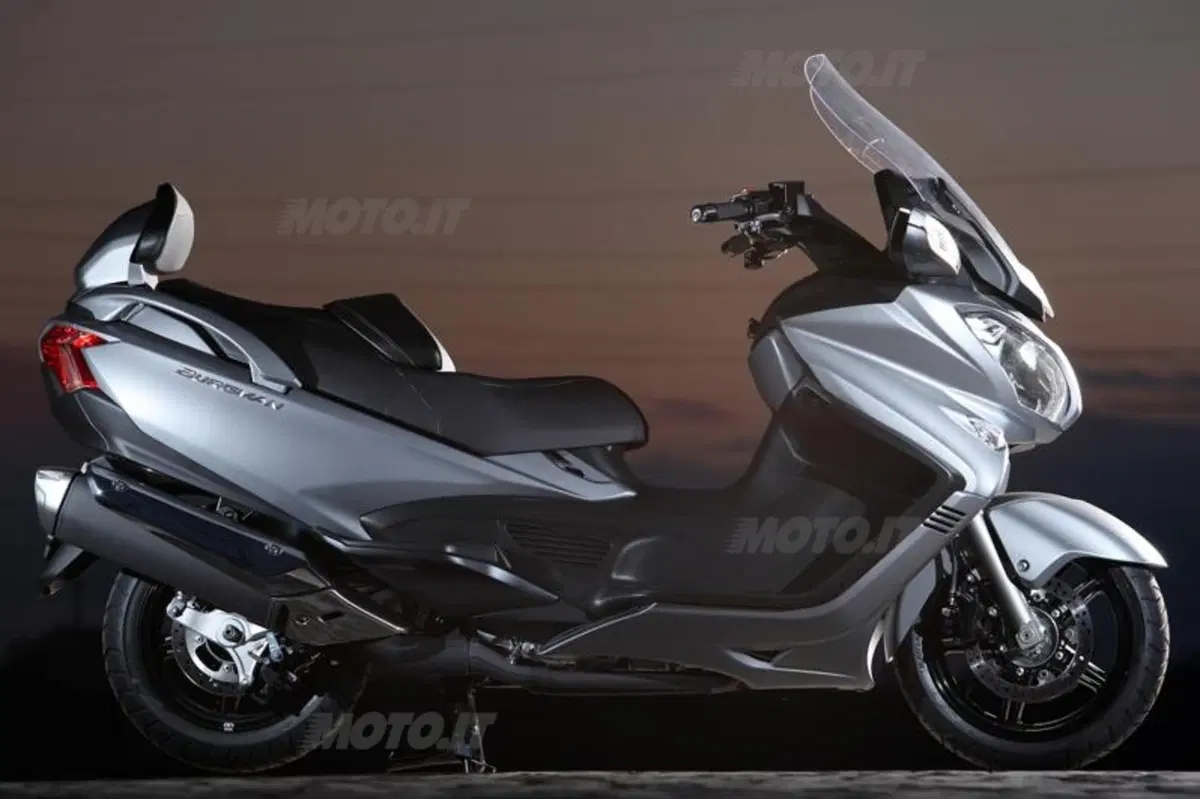Suzuki Burgman 650 Executive  (21)