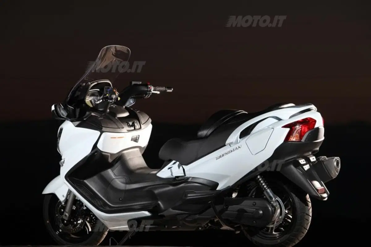 Suzuki Burgman 650 Executive  (28)