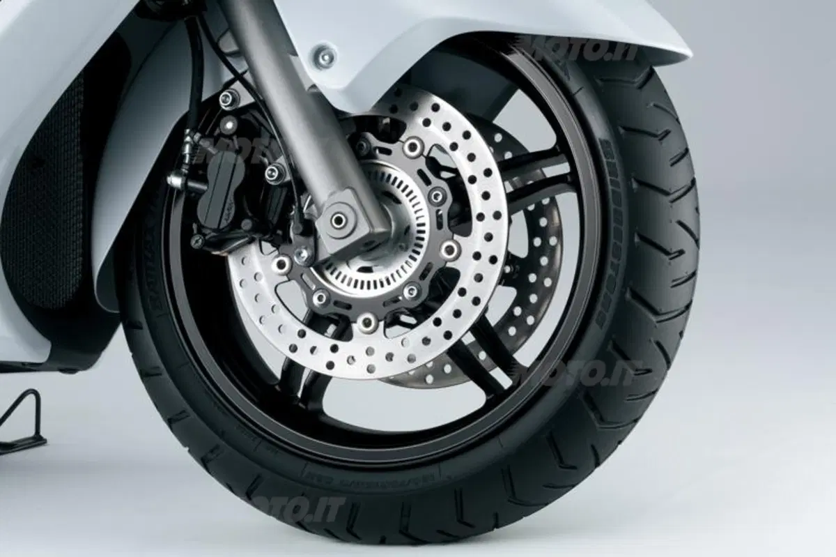 Suzuki Burgman 650 Executive  (39)