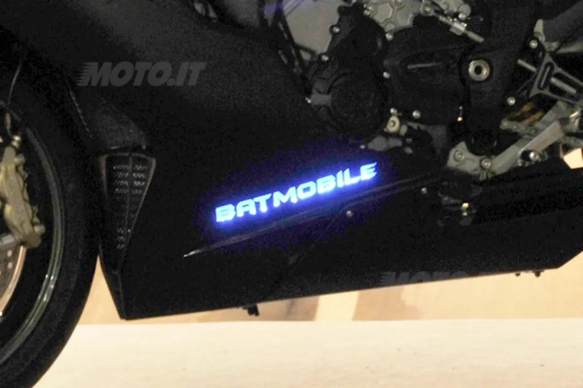 Una MV Agusta F3 675 in stile Batman per Justin Bieber (2)