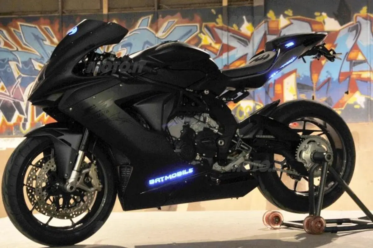 Una MV Agusta F3 675 in stile Batman per Justin Bieber (5)