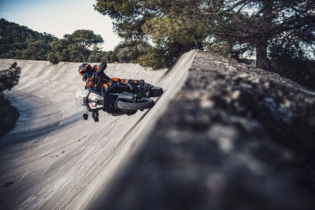Nuova KTM 1290 Super Adventure S 2021: scheda tecnica, foto e dati (3)
