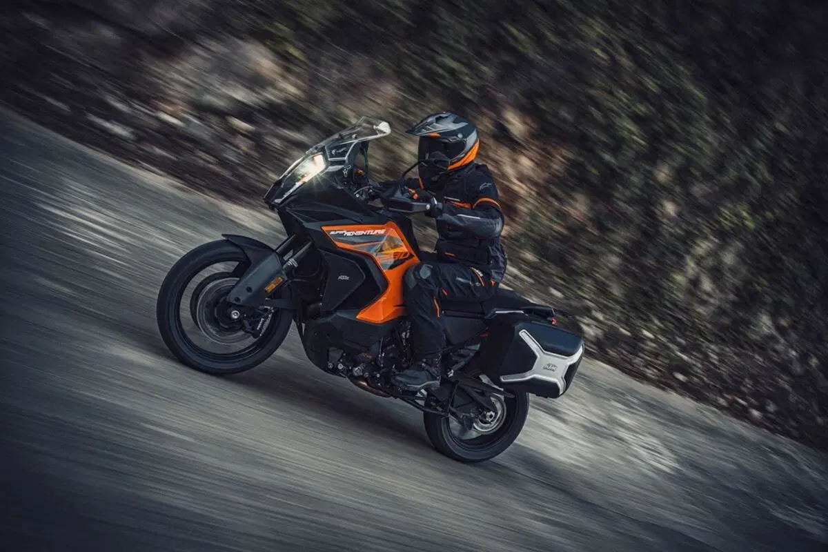 Nuova KTM 1290 Super Adventure S 2021: scheda tecnica, foto e dati