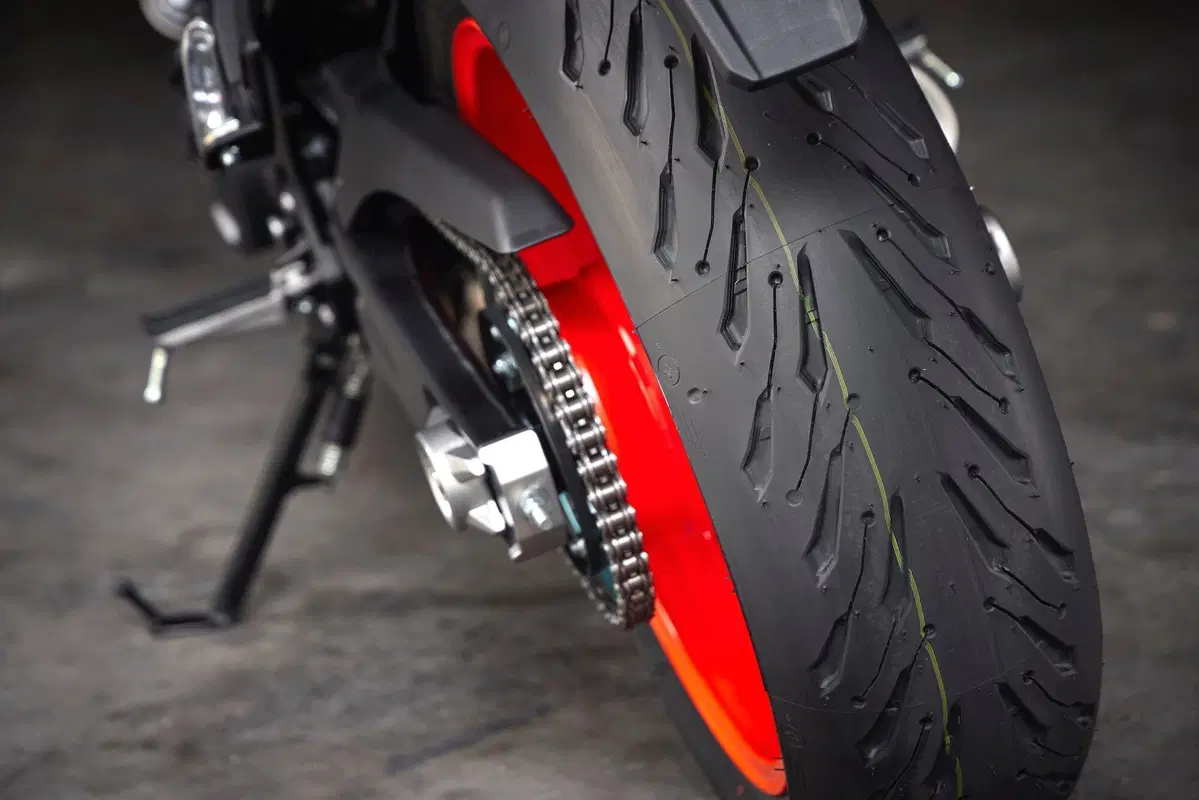 Yamaha MT-07 2021 TEST. Media brillante (7)