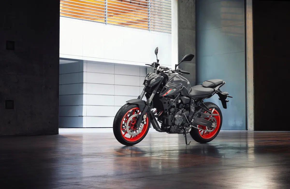 Yamaha MT-07 2021 TEST. Media brillante (2)