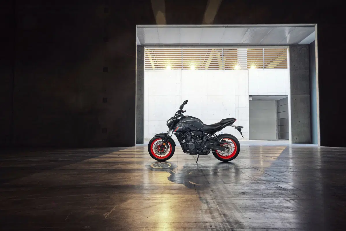 Yamaha MT-07 2021 TEST. Media brillante (3)