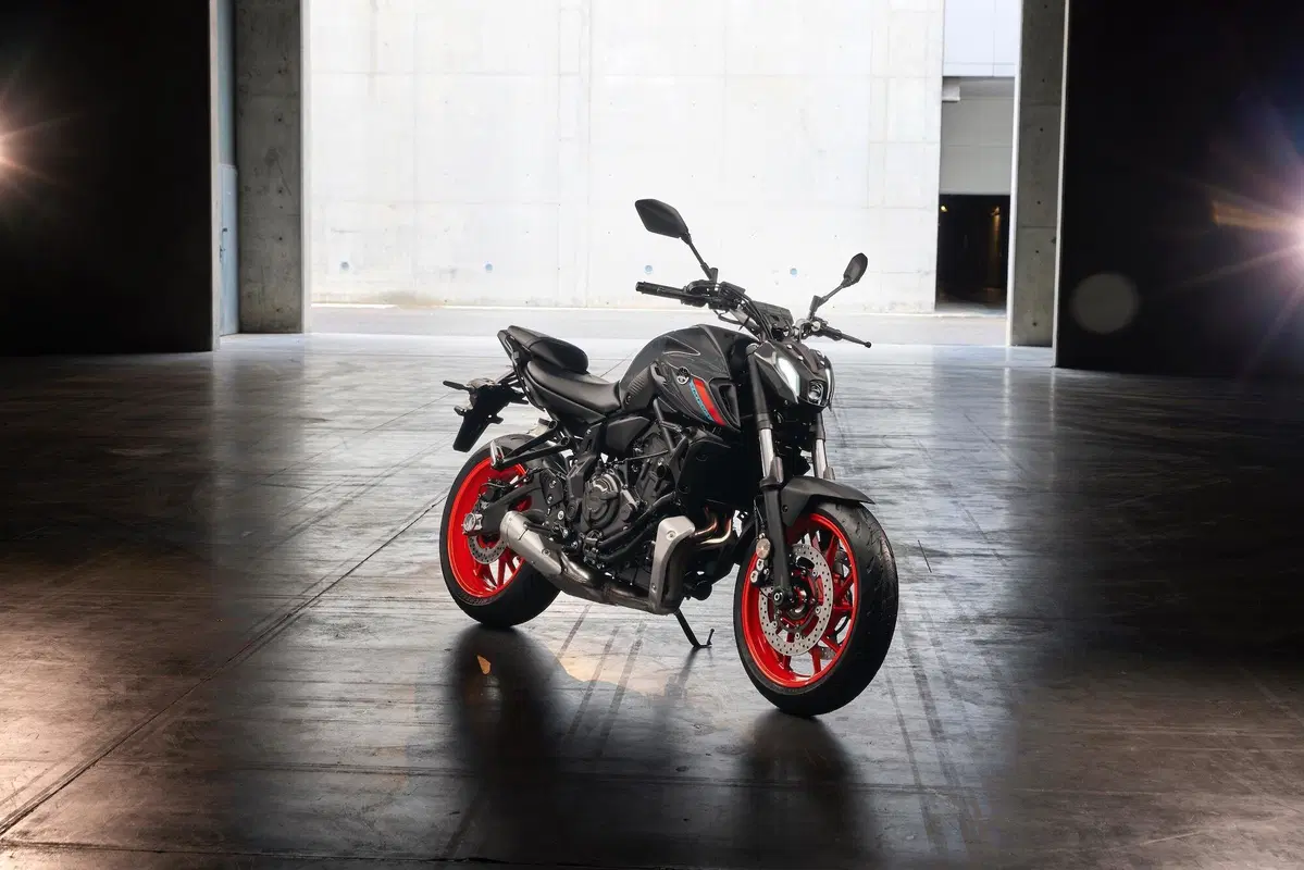Yamaha MT-07 2021 TEST. Media brillante (4)