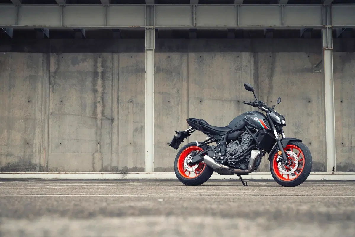 Yamaha MT-07 2021 TEST. Media brillante (5)