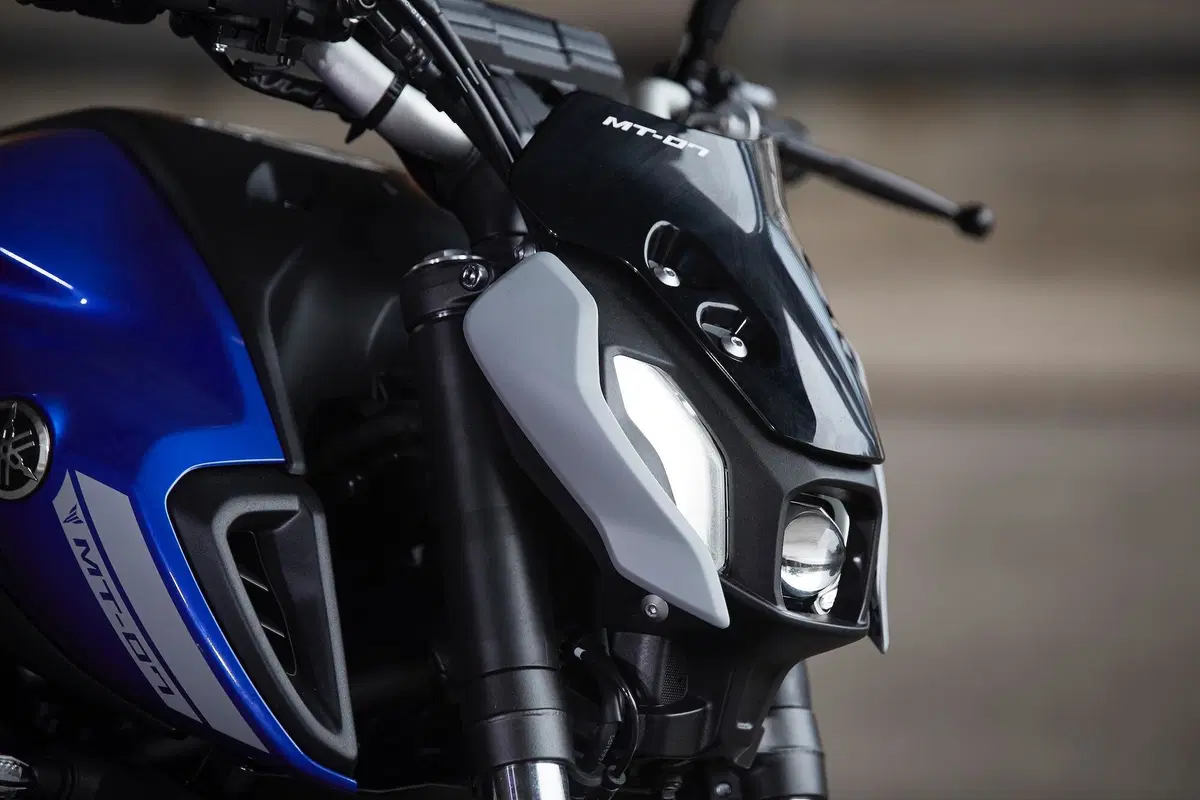 Yamaha MT-07 2021 TEST. Media brillante (4)