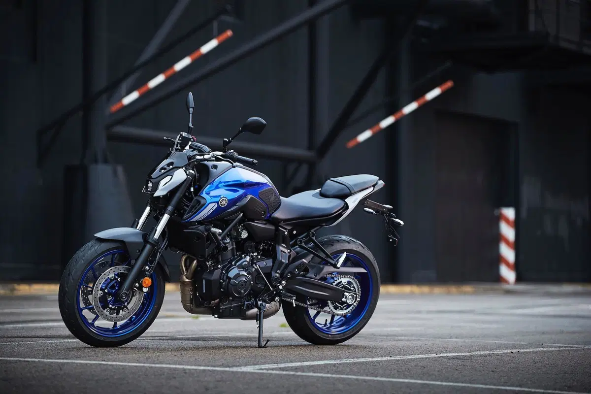 Yamaha MT-07 2021 TEST. Media brillante