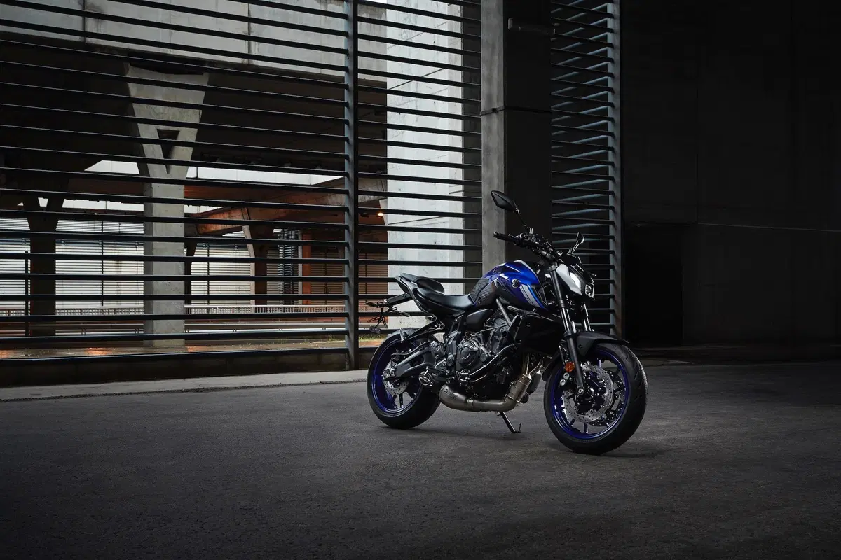 Yamaha MT-07 2021 TEST. Media brillante (3)