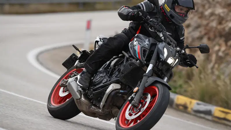Yamaha MT-07 2021 TEST. Media brillante [GALLERY E VIDEO]