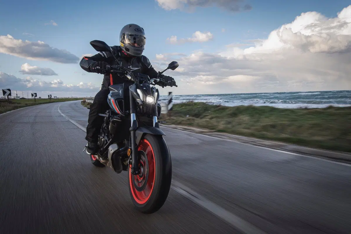Yamaha MT-07 2021 TEST. Media brillante (5)
