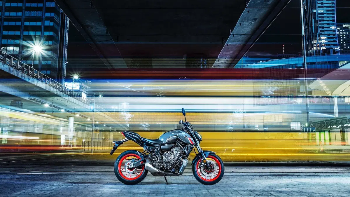 Yamaha MT-07 2021 TEST. Media brillante (11)