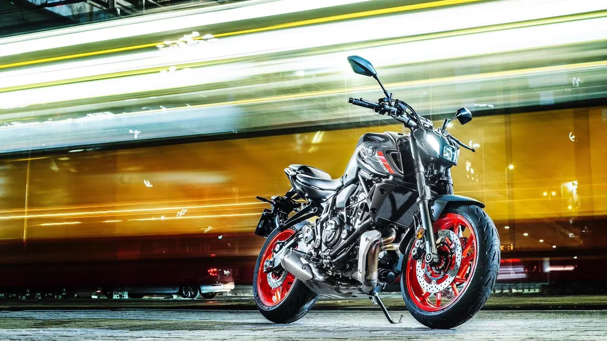 Yamaha MT-07 2021 TEST. Media brillante (10)