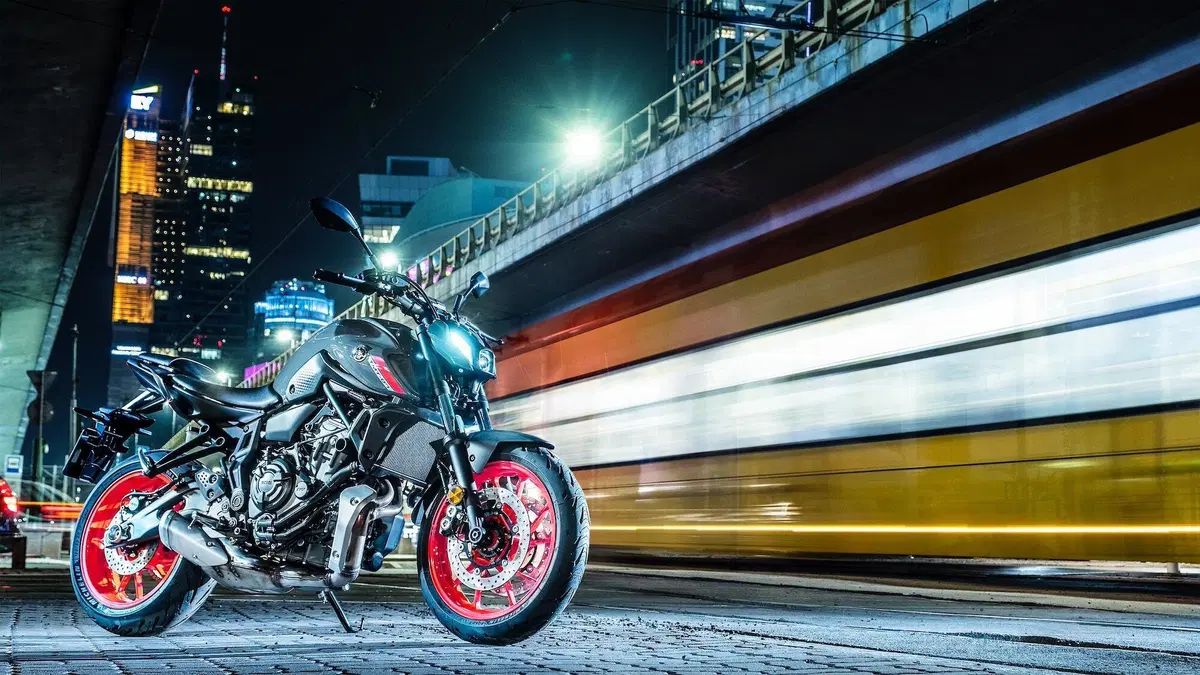 Yamaha MT-07 2021 TEST. Media brillante (14)
