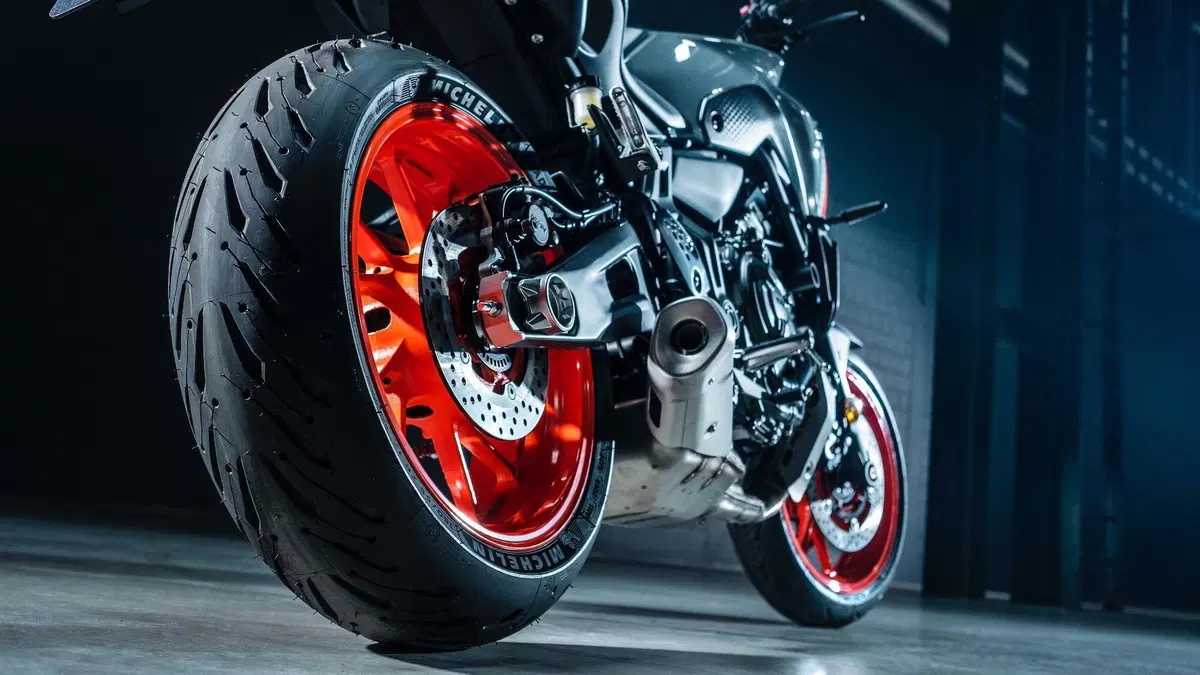 Yamaha MT-07 2021 TEST. Media brillante (18)