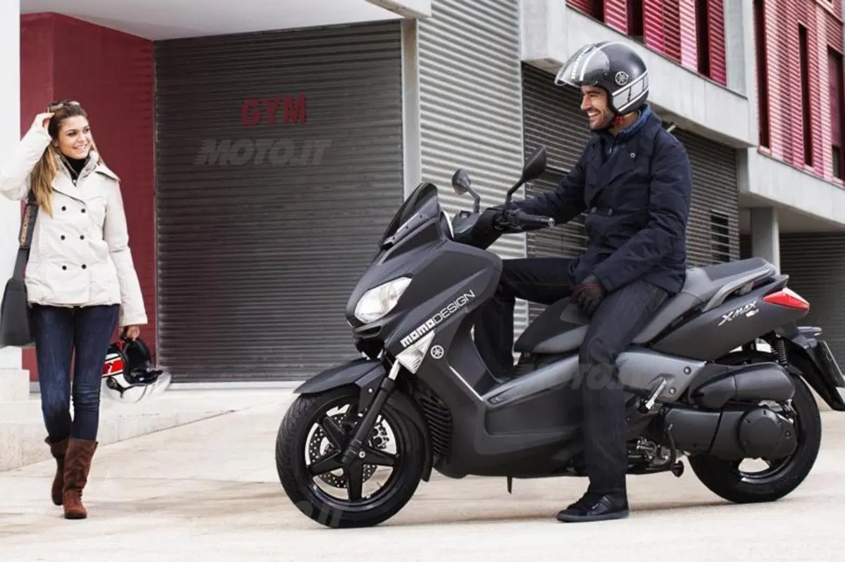 Yamaha X-MAX 250 MOMODESIGN (6)