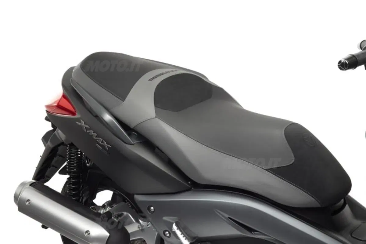 Yamaha X-MAX 250 MOMODESIGN (12)