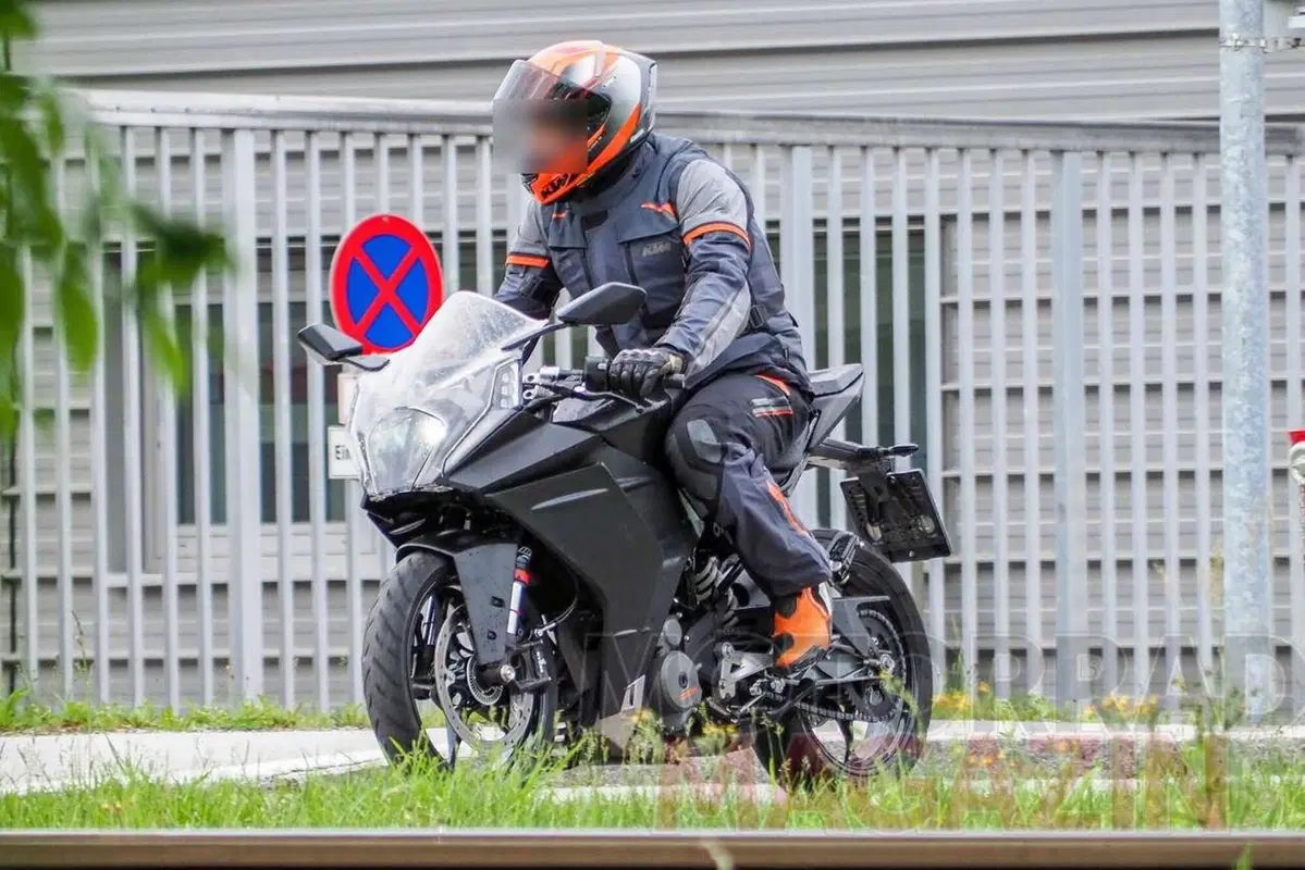KTM RC390 2021. Come cambia!