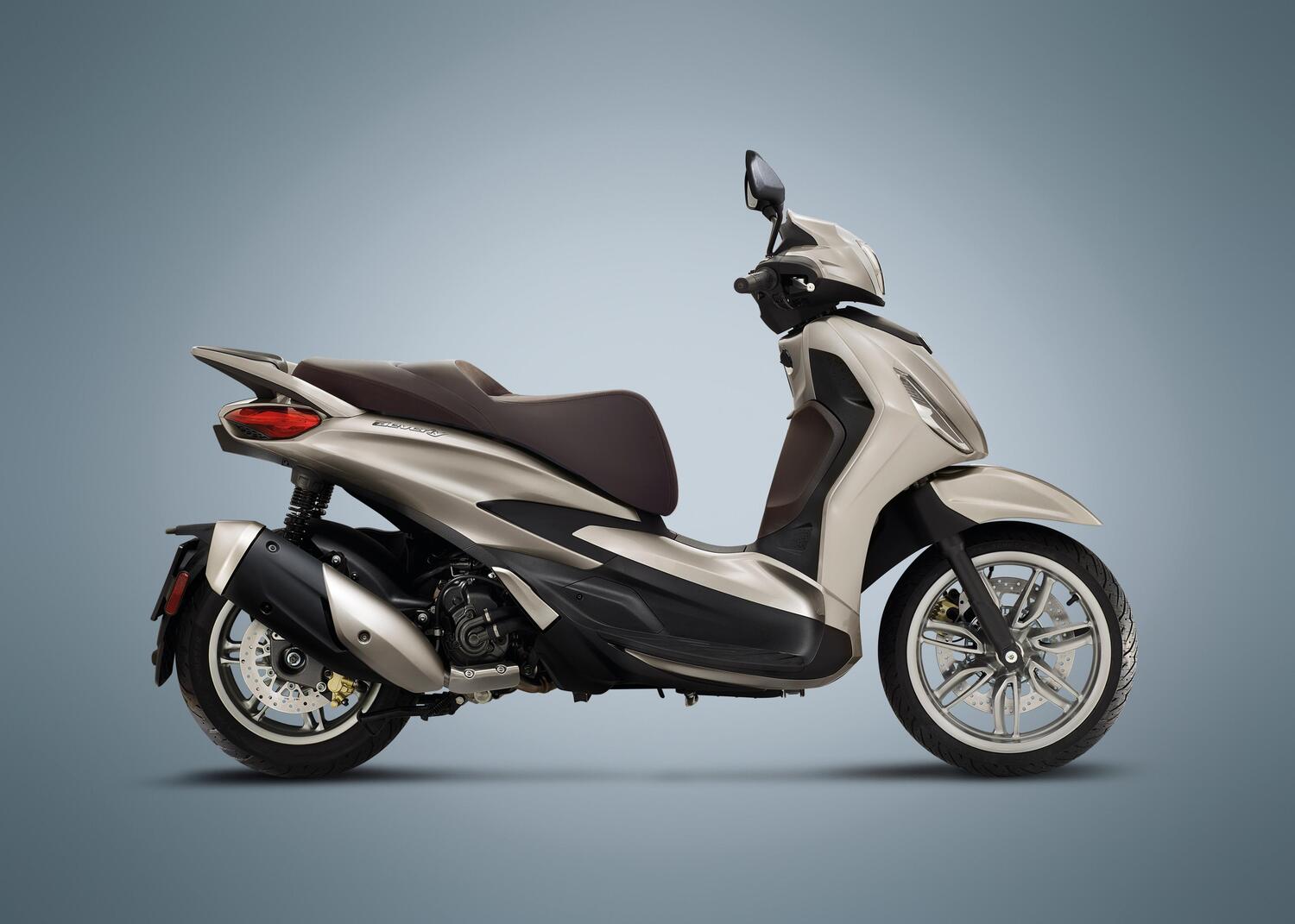 Nuovi Piaggio Beverly 300 e 400 Hpe: prezzi e disponibilità