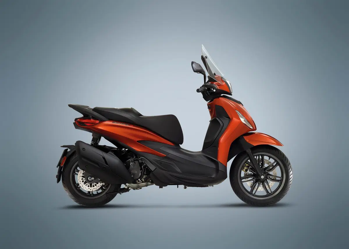 Nuovi Piaggio Beverly 300 e 400 Hpe: prezzi e disponibilità (12)