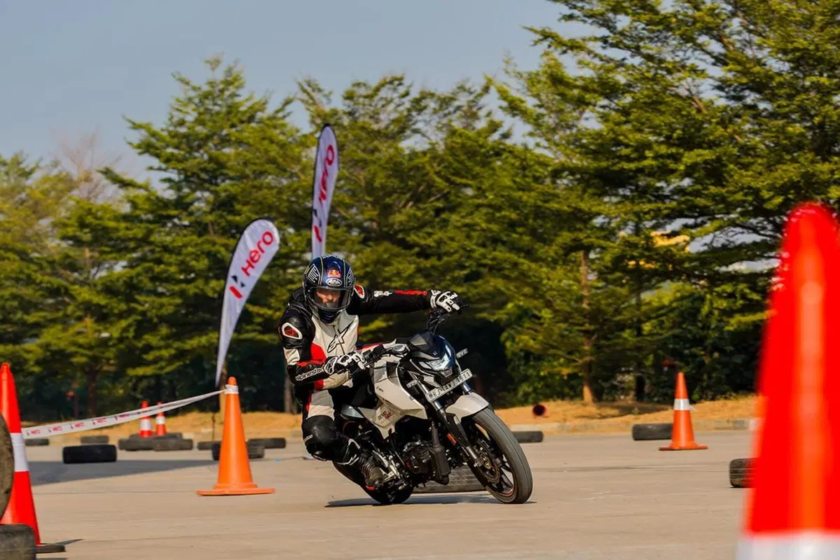 Hero MotoCorp: ecco la sua moto numero 100.000.0000 (2)