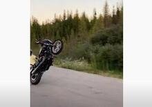 Impennare con l’Harley Davidson: si può, ma non così [VIDEO VIRALE]