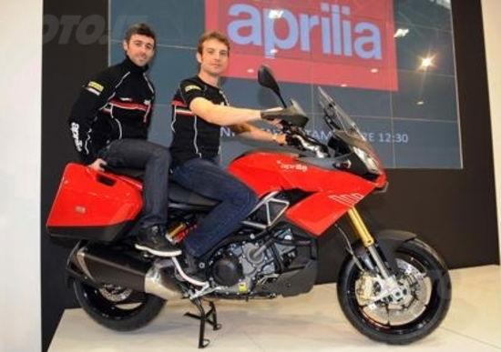 Aprilia porta al debutto a Motodays la Caponord 1200 e la RSV 4 ABS