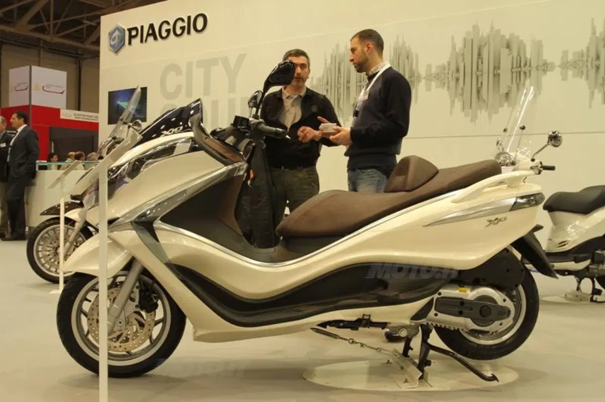 Aprilia porta al debutto a Motodays la Caponord 1200 e la RSV 4 ABS