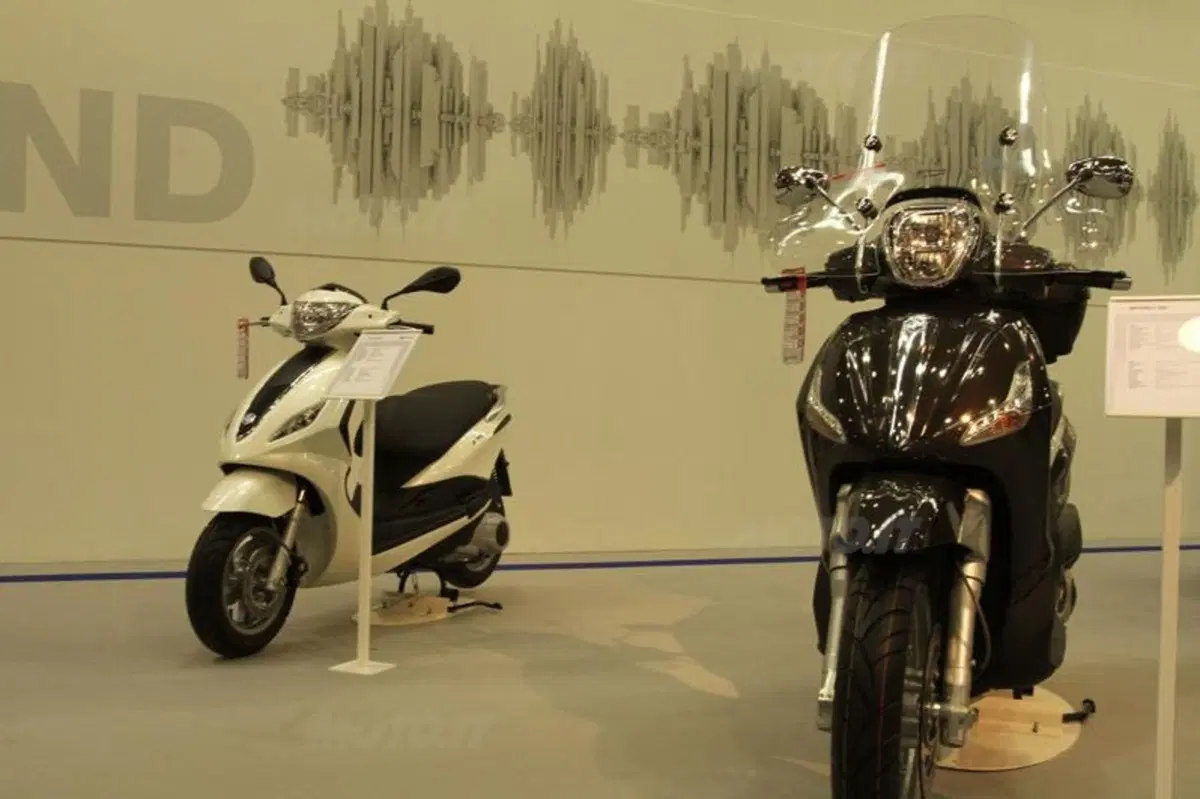Aprilia porta al debutto a Motodays la Caponord 1200 e la RSV 4 ABS (2)