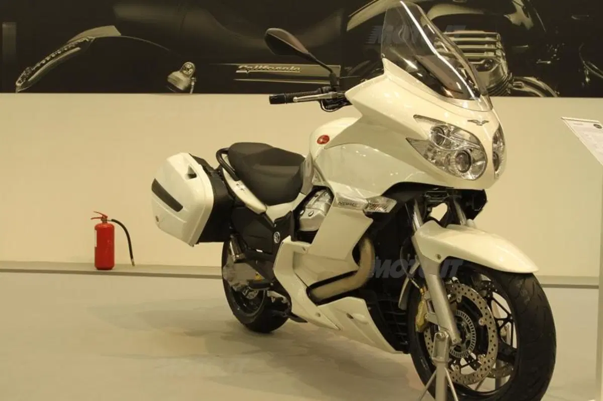 Aprilia porta al debutto a Motodays la Caponord 1200 e la RSV 4 ABS (6)