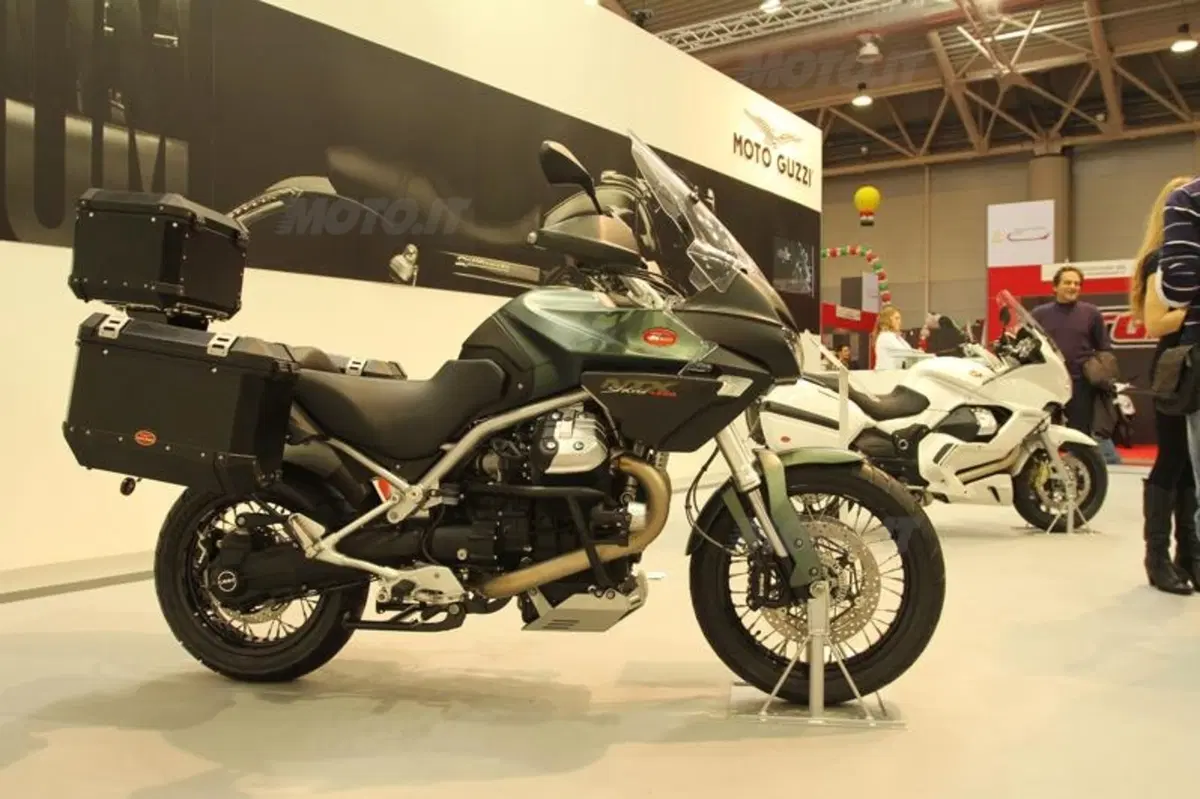 Aprilia porta al debutto a Motodays la Caponord 1200 e la RSV 4 ABS (7)