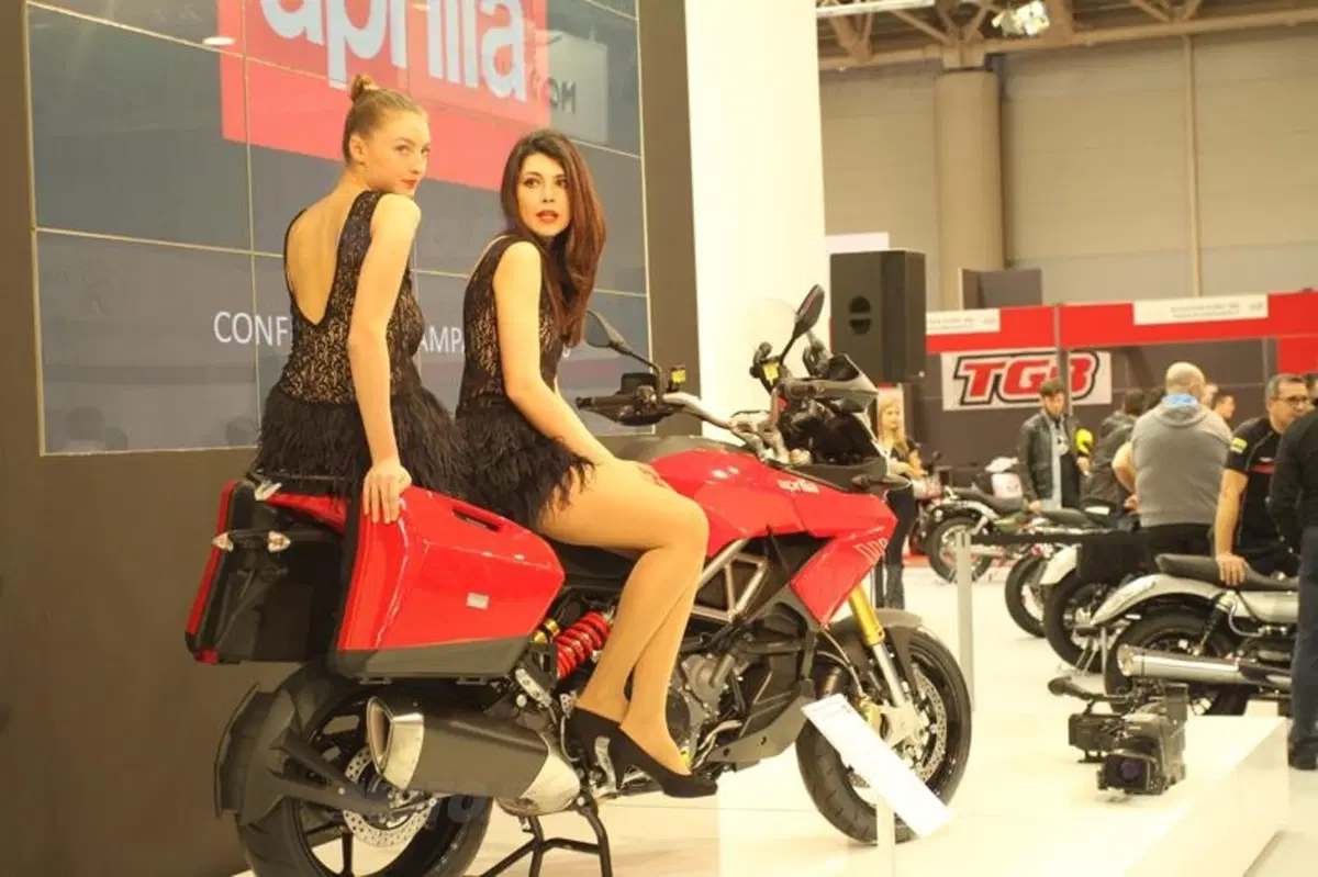 Aprilia porta al debutto a Motodays la Caponord 1200 e la RSV 4 ABS (11)