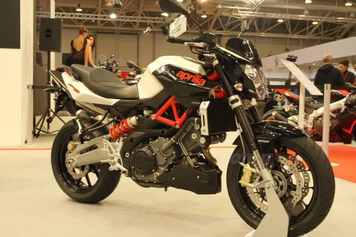 Aprilia porta al debutto a Motodays la Caponord 1200 e la RSV 4 ABS (17)