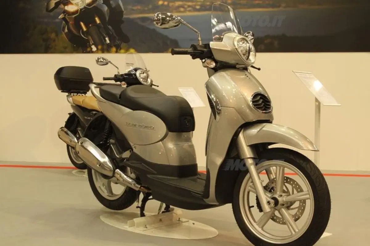 Aprilia porta al debutto a Motodays la Caponord 1200 e la RSV 4 ABS (19)