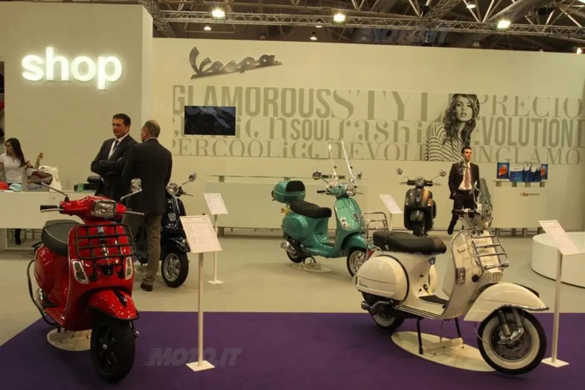 Aprilia porta al debutto a Motodays la Caponord 1200 e la RSV 4 ABS (20)