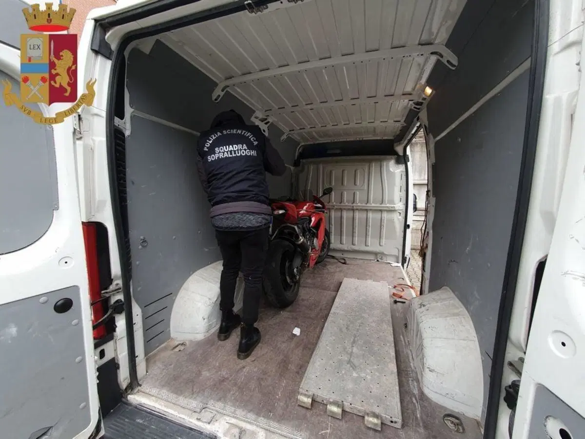 Ducati Panigale e BMW GS: la Polizia di Stato ritrova cinque moto rubate a Milano (2)