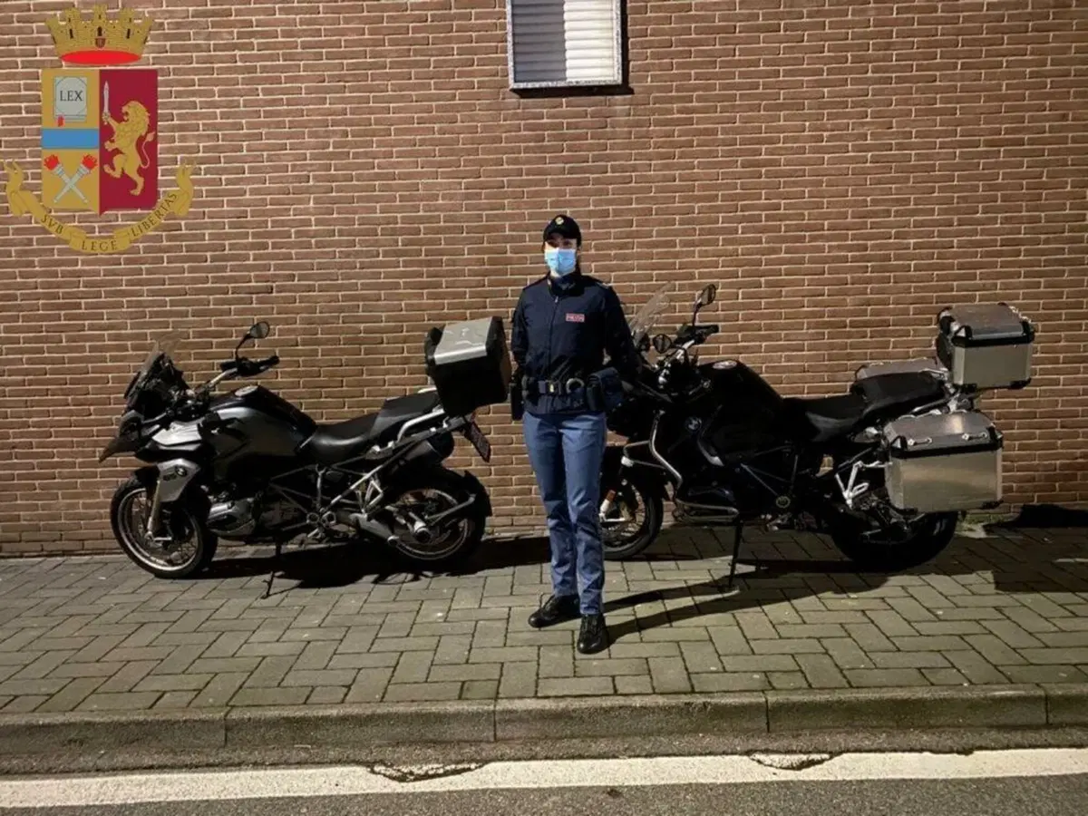 Ducati Panigale e BMW GS: la Polizia di Stato ritrova cinque moto rubate a Milano (3)